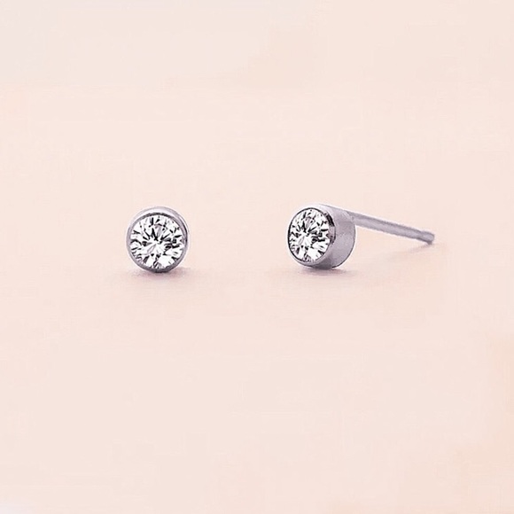 🔵𝟲𝟱%𝗢𝗙𝗙 𝗯𝘂𝗻𝗱𝗹𝗲𝘀 𝟯+🔵 NEW Bezel Rhinestone Stainless Steel Studs - Picture 5 of 16